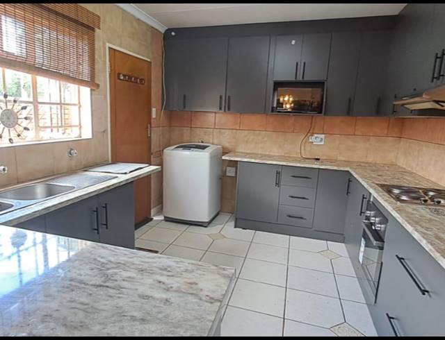 3 BEDROOM APARTMENT FOR SALE IN BRACKENDOWNS